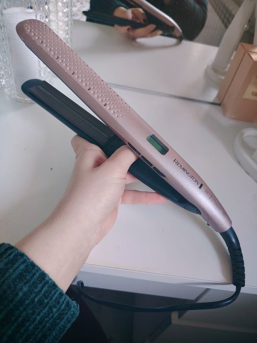 Prostownica do włosów Remington Wet 2 Straight Pro S7970. 
Zgłębiaj te