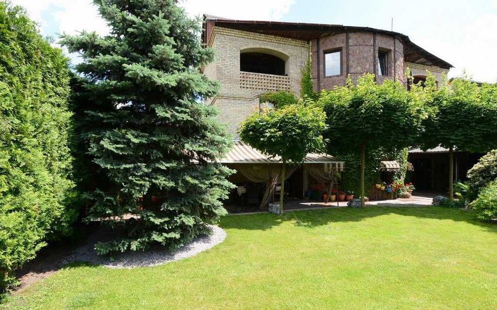 Центр Ірпеня будинок 200м², 9 соток, ЛАНДШАФТНИЙ ДИЗАЙН, ОЗЕРО
