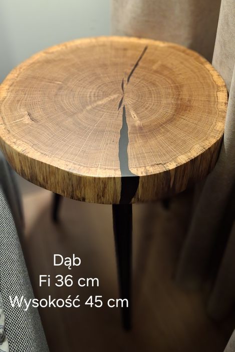Stolik nocny. Blat z plastara Dębu. Pęknięcia wypełnione żywicą .