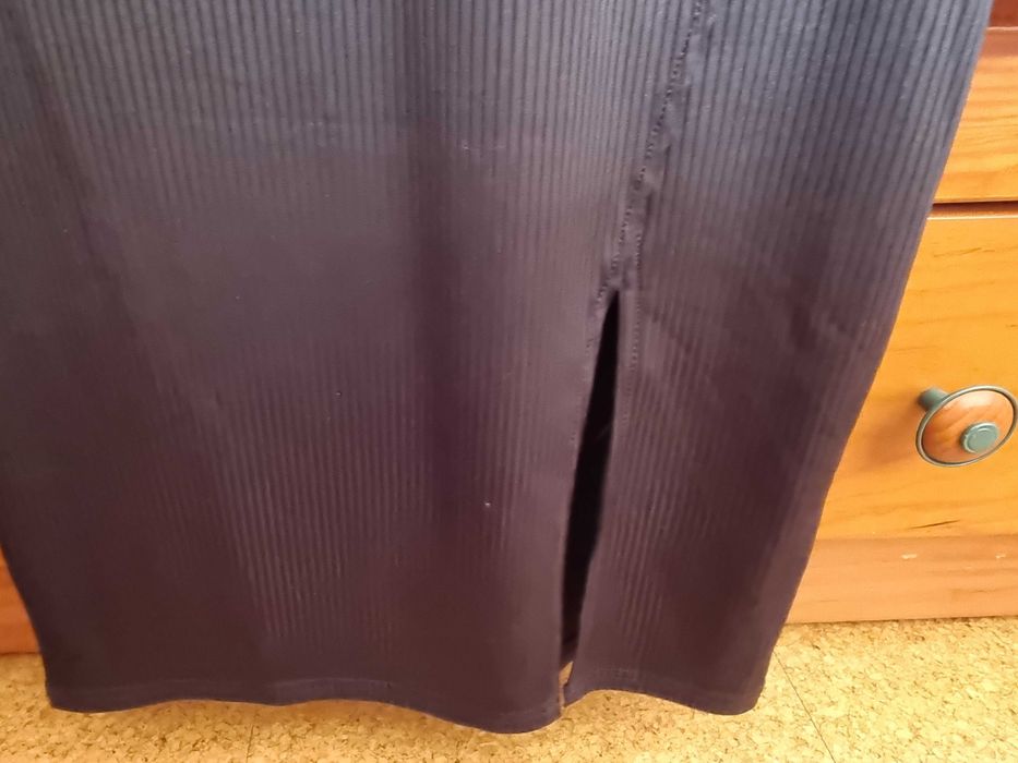 Vestido preto com decote e racha à frente H&M, tam 32 - nunca usado