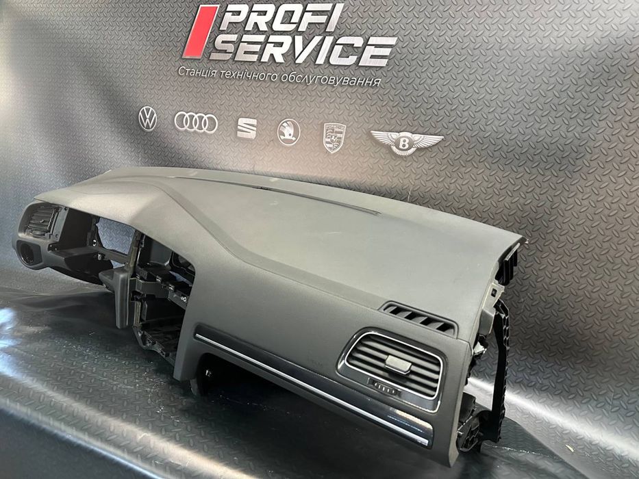 Панель airbag,торпеда накладка vw Golf 7 2013-2019