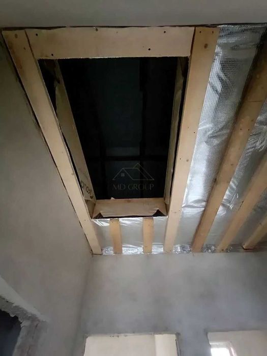 Продаж таунхауса з гаражем,зданий,з документами,власна ділянка