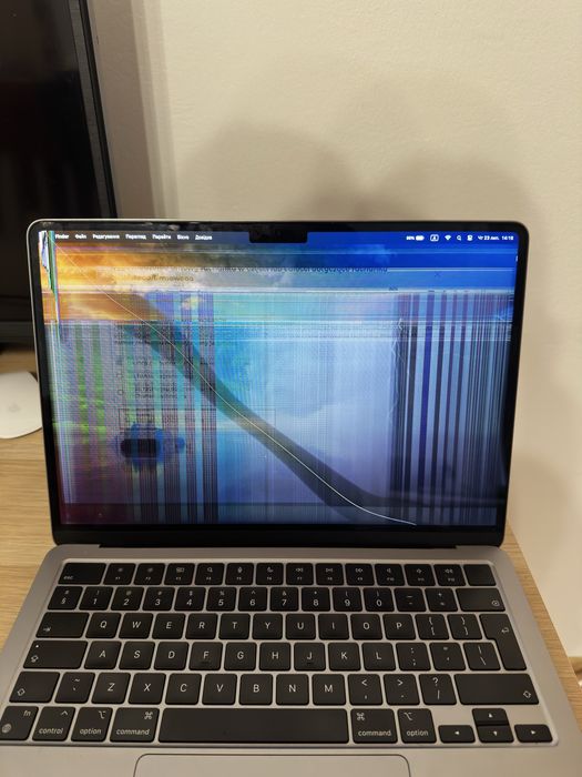 MacBook Air M2 13,6” 16GB RAM / 256GB SSD.