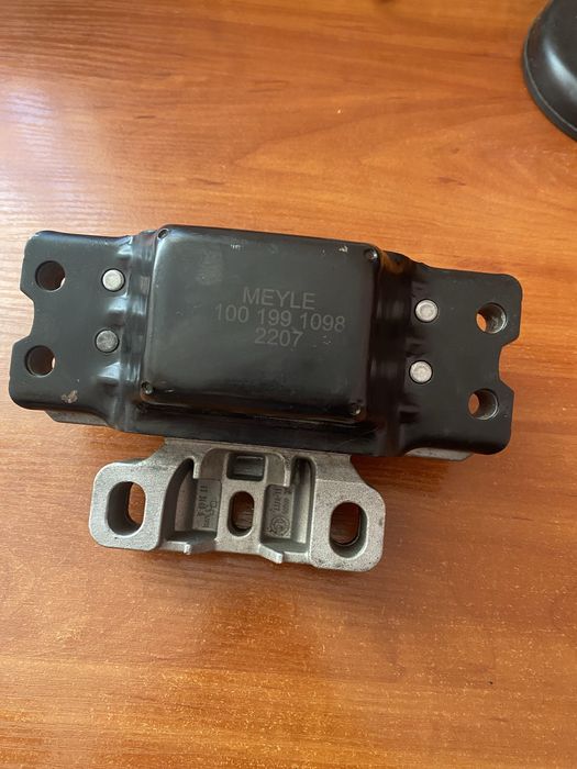 Подушка двигуна Volkswagen Caddy  1.9 ліва