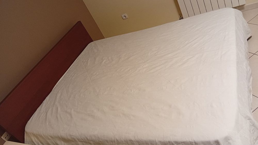 Cama de casal e colchão