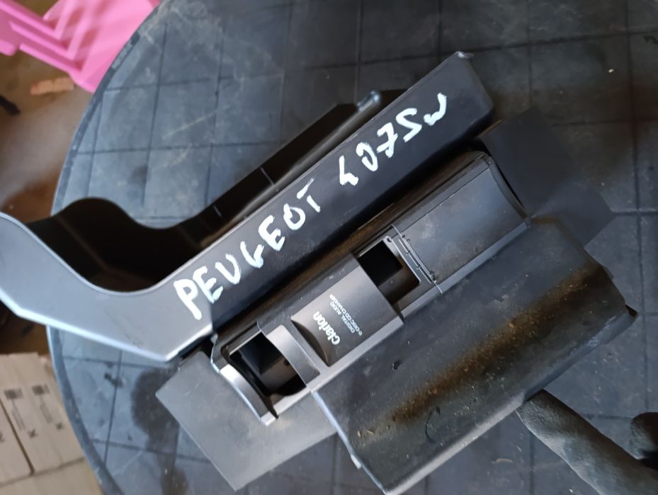 Zmieniarka subwoofer obudowa peugeot 407 SW 2009
