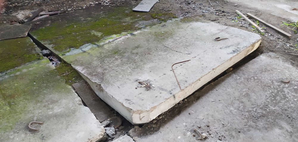 Плиты дорожные 3 × 2 × 0,18 м. б/у