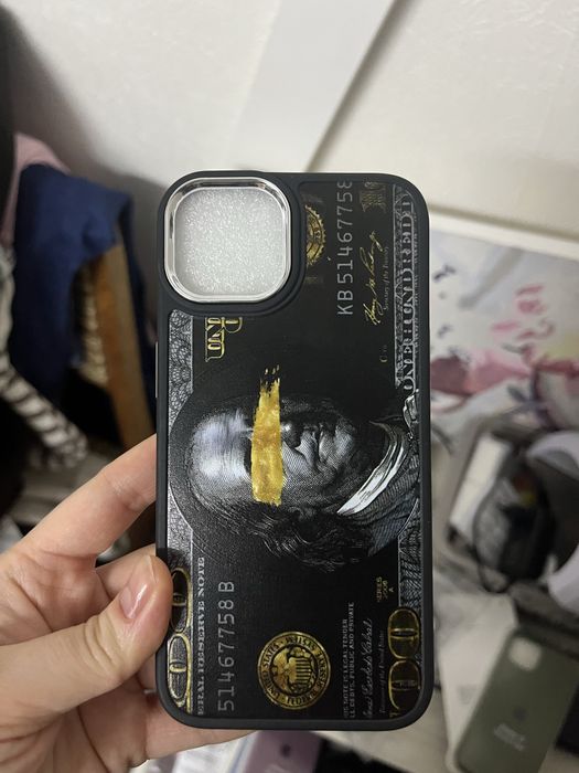 Продам чехол на iPhone 13