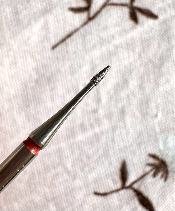 Frez diamentowy igiełka mały płomień do paznokci skórek hybrydy