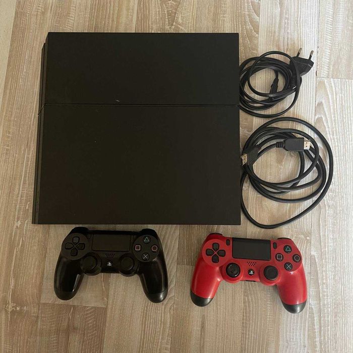 Zestaw "PS4 FAT 1 TB + 2 pady"