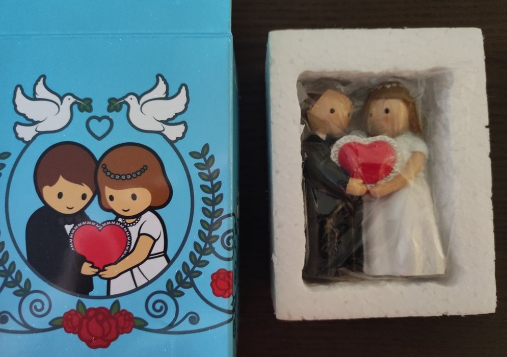 Casal noivos c/coração vermelho