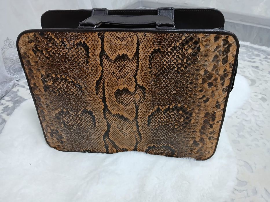 Продам сумку зі шкіри