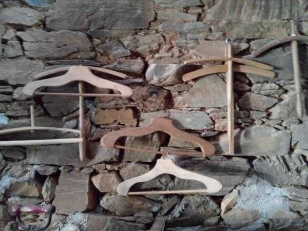 Cabides de madeira antigos