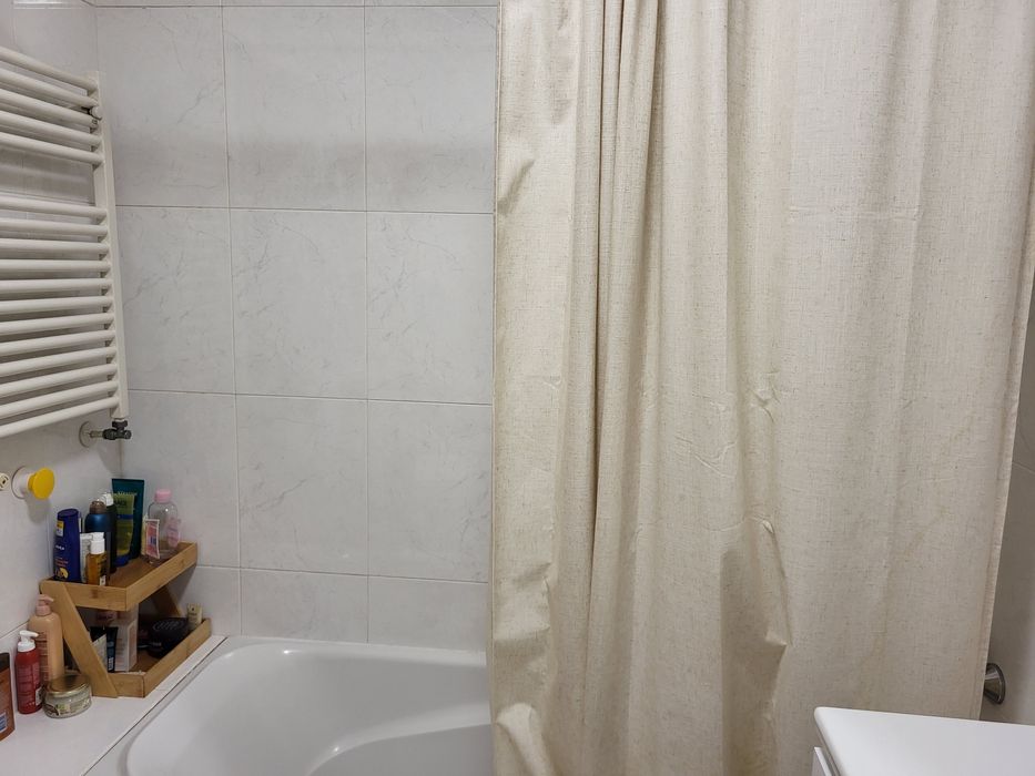 Quarto para arrendar. Simpático quarto para arrendar num aoartamento aconchegante.