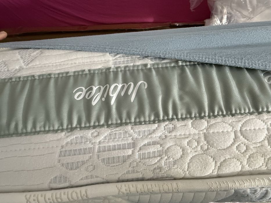 Cama de casal com colchão