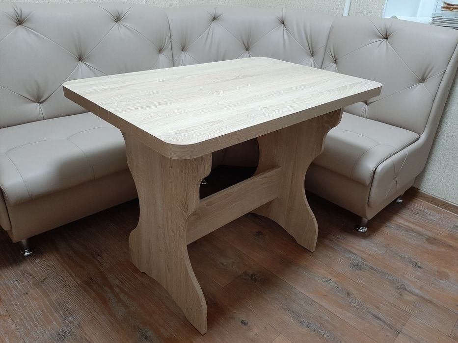 Стол кухонный, светлый