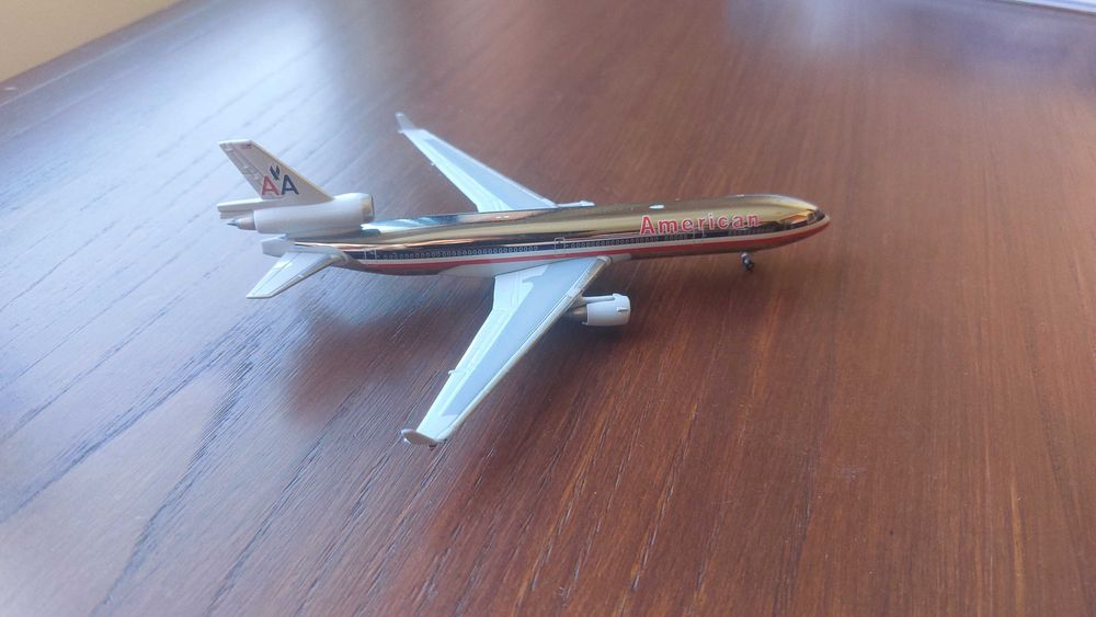 Miniatura Gemini Jets MD-11 American Airlines 1/400