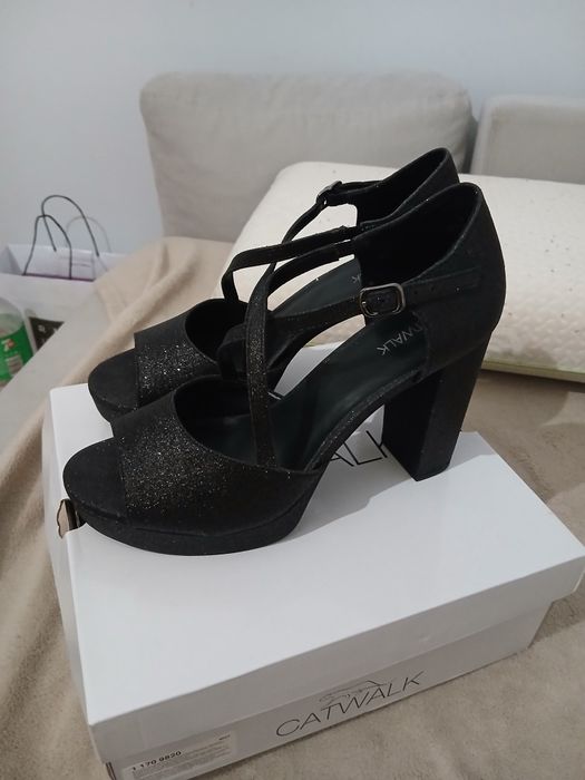 Nowe sandały na obcasie marki CATWALK, rozmiar 40