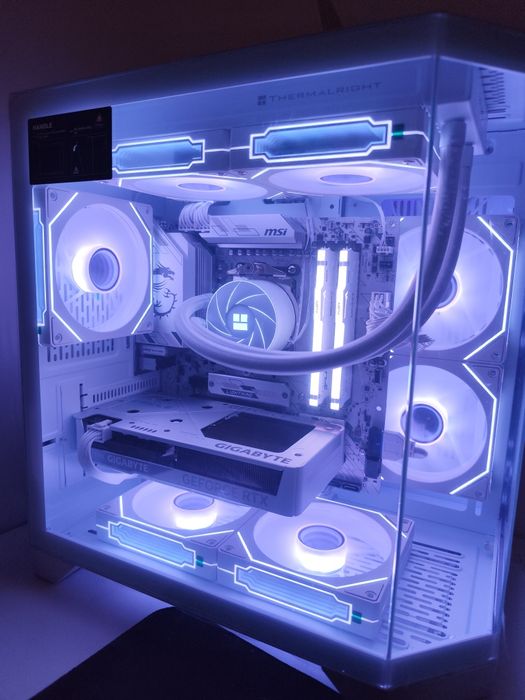 Biały Gamingowy PC RTX 5060 Ti 16GB | Ryzen 5 7500F | 32GB DDR5 |