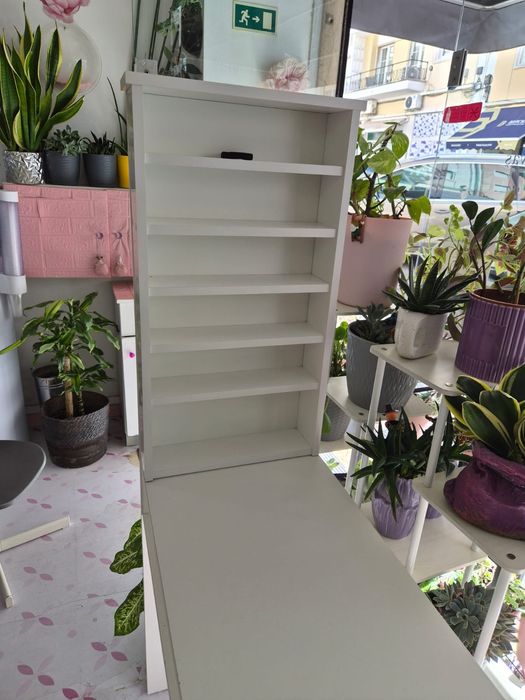Mesa manicure como nova oferta cadeira
