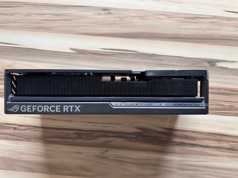 Оригінальна система охолодження ASUS ROG RTX 5090 Astral нова в плівці