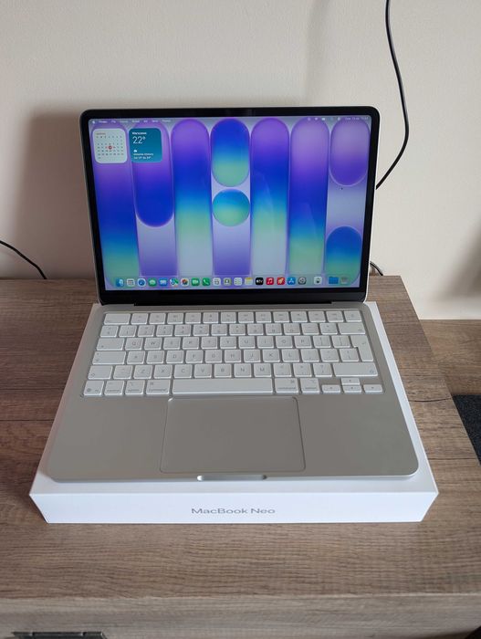 MacBook Neo 256GB Silver | Stan Idealny | Bateria 100% / 2 cykle