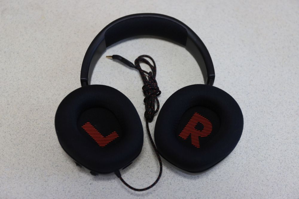 JBL   Наушники проводные