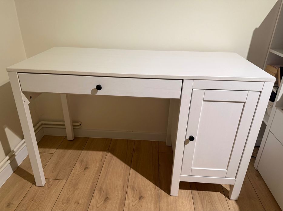 Białe biurko z szufladą i szafką, Hemnes Ikea
