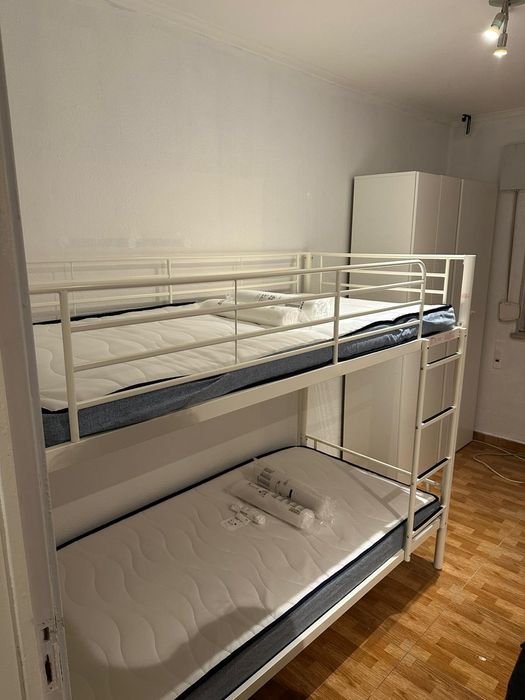 Quarto partilhado em sete rios.