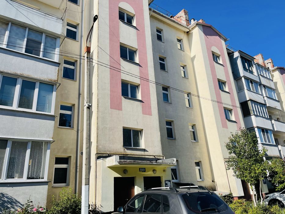 Продається 2-х кімнатна квартира