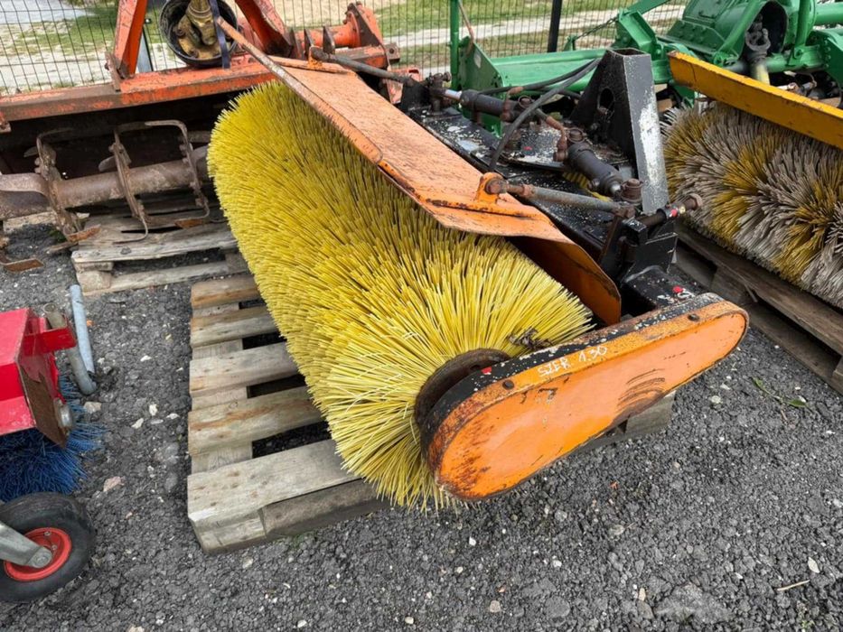 Szczotka zamiatarka do ciagniczka