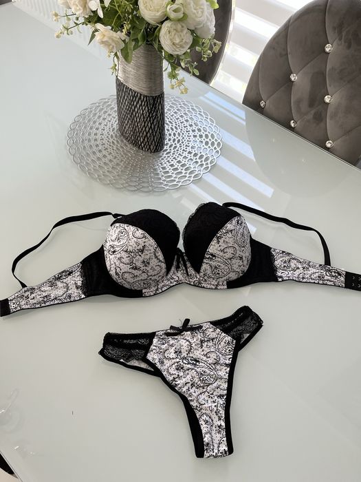 Komplet bielizny 75D stringi S