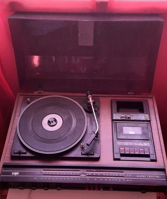 Sistema de Som Vintage Wye Audio Centre - Gira-Discos / Cassetes / Rád