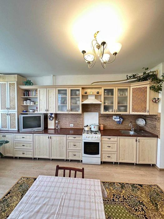 Продам 2к квартиру . Виставка . Вул Зарічанська . Без комісії.