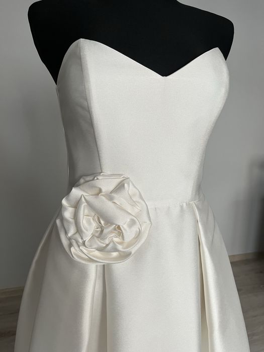 Suknia ślubna, rozmiar 40, klasyka i ponadczasowość