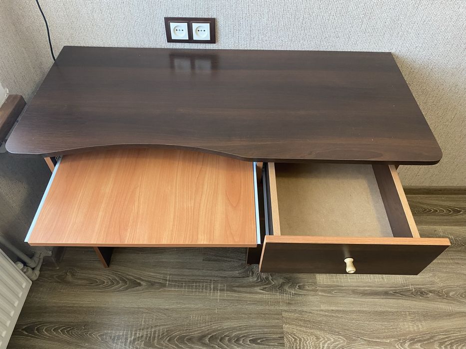 Стіл компʼютерний-письмовий