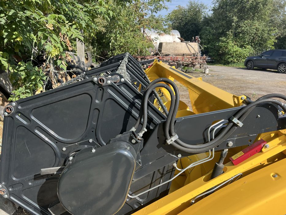Продам жатку зернову NewHolland 6м, 20 фут