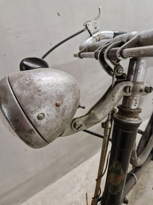 Bicicleta  antiga de senhora