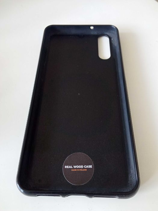 Etui z drewna do Huawei P20 z wizerunkiem Roberta Lewandowskiego.