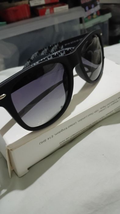 Óculos de sol pretos mate