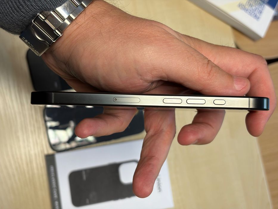 iPhone 16 Pro 128 GB Black Titanium | 89% | pudełko + 2 etui