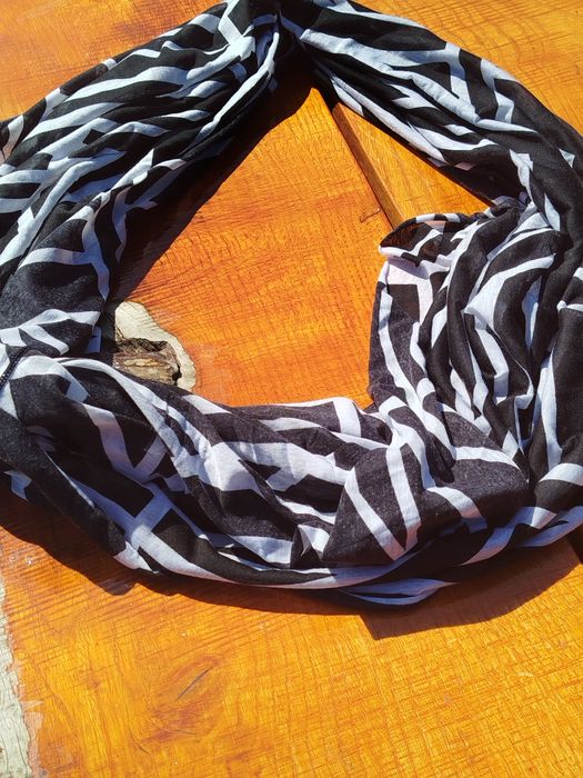 Komin czarno biały duży