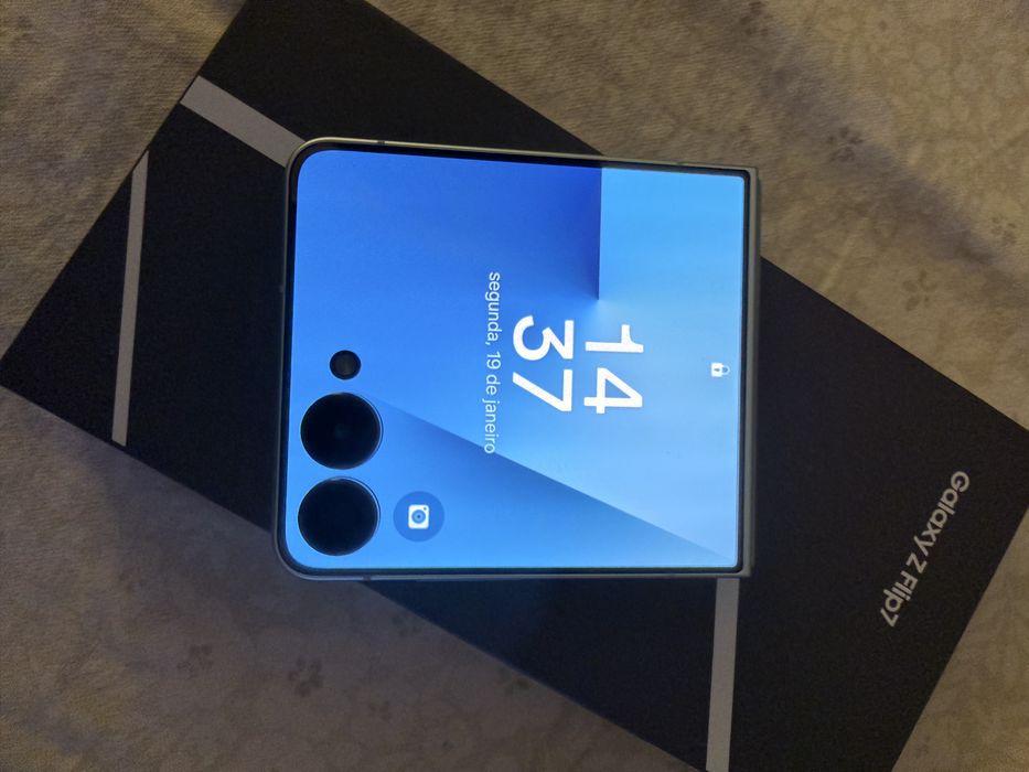 Samsung galaxy Z Flip 7  mint