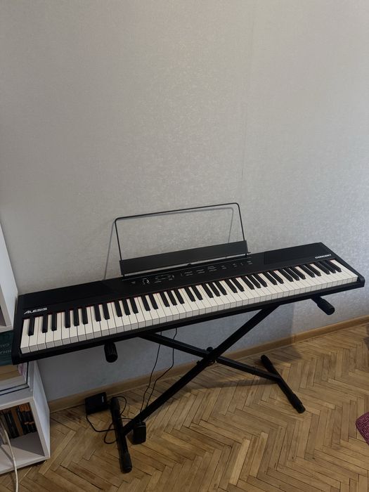 Цифрове піаніно, фортепіано, синтезатор Alesis Concert Black, підставка Sound King