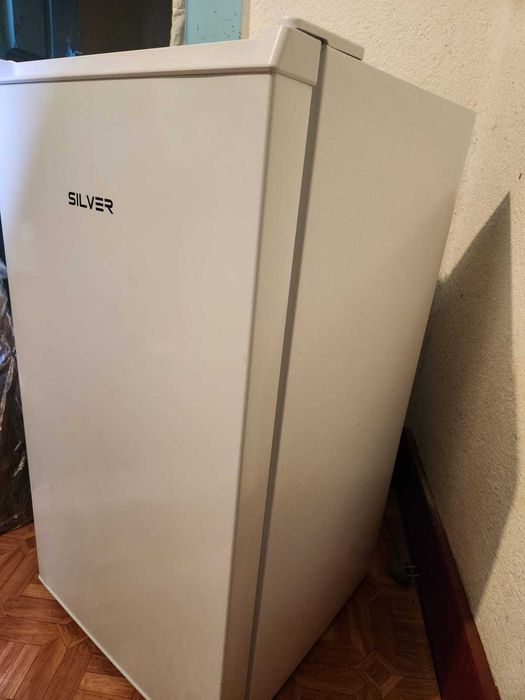 Frigorífico 84L COM CONGELADOR