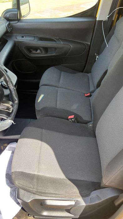 Citroen Berlingo XL de 2019 com 3 lugares