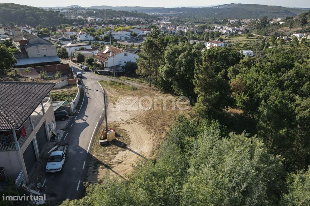 Urban Plot of 2433 m²
