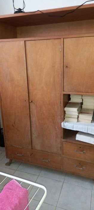 Guarda roupa e escravaninha