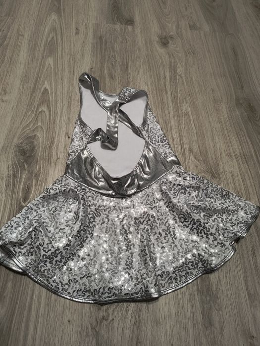 Sukienka na występy