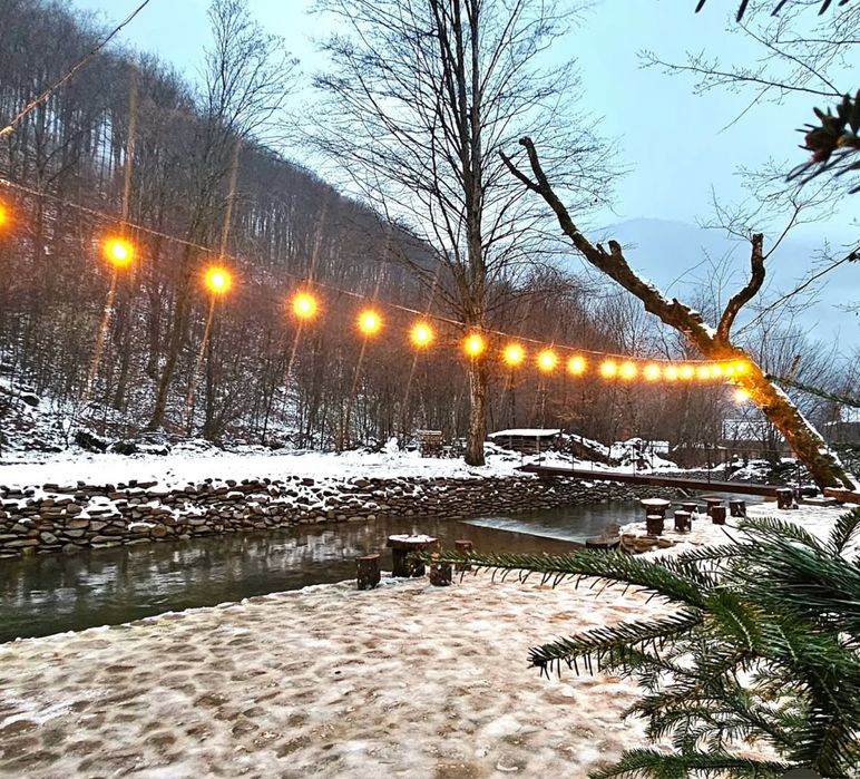 Будинок в горах подобово ”Soloma house” , чан на березі гірської річки